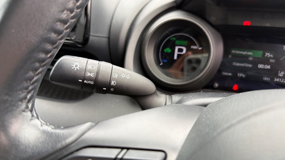 Toyota Yaris 1.5 Hybrid Dynamic Cvt Grey #36