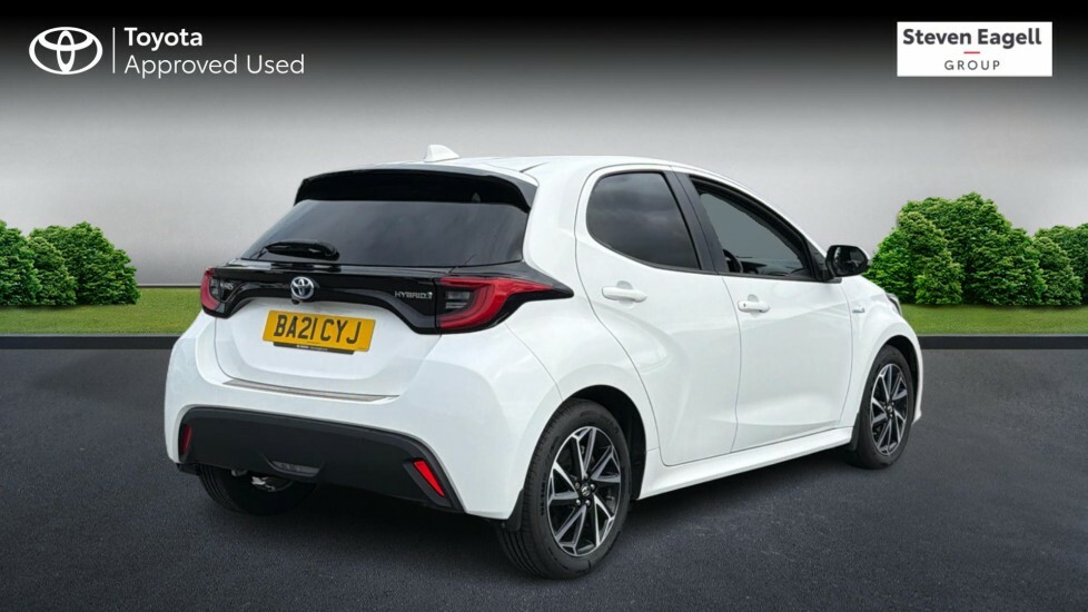 Toyota Yaris 1.5 Vvt-h Design E-cvt Euro 6 Ss White #2