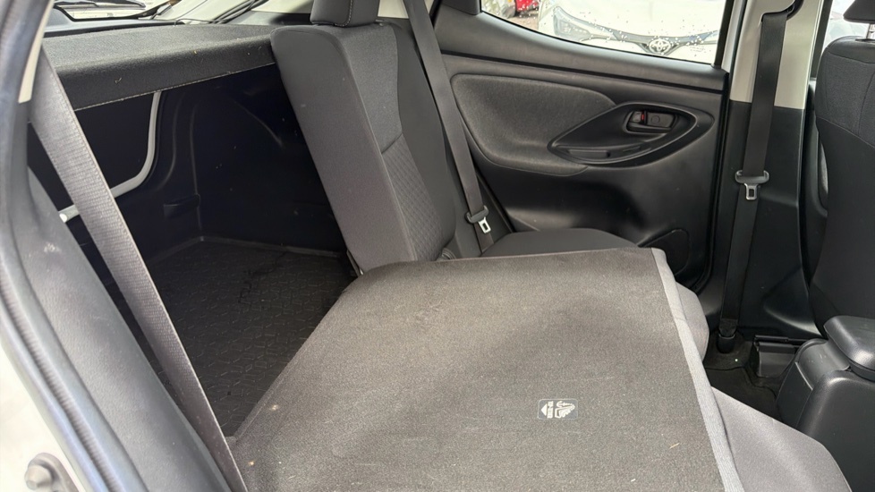 Toyota Yaris 1.5 Hybrid Dynamic Cvt Grey #18