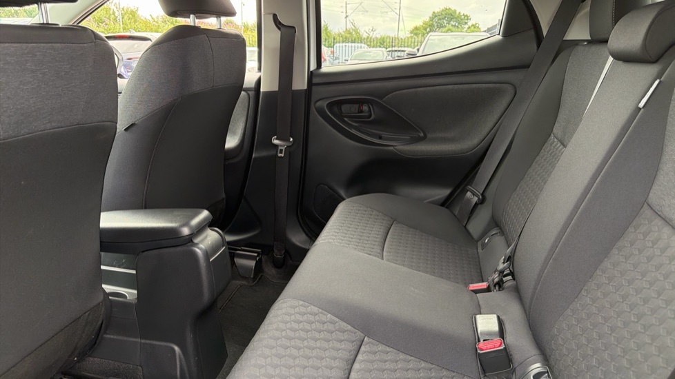 Toyota Yaris 1.5 Hybrid Dynamic Cvt Grey #15