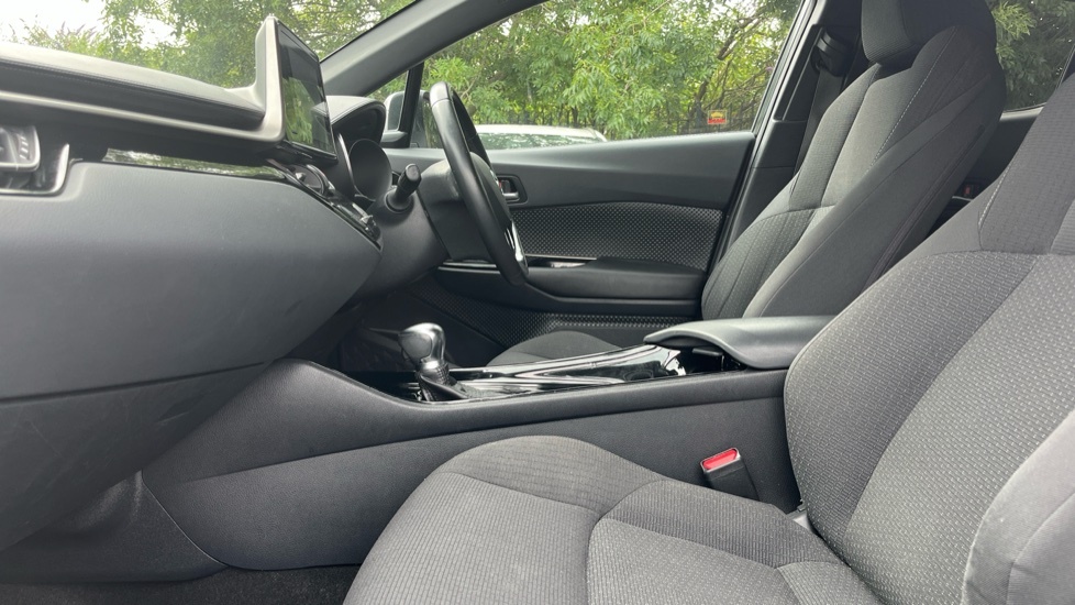 Toyota C-Hr 1.8 Vvt-h Design Cvt Euro 6 Ss Silver #5