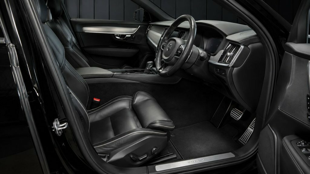 Volvo V90 2L R-design Plus Black #3