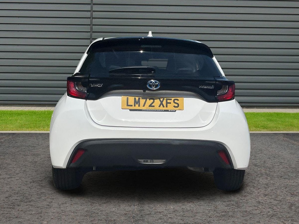 Toyota Yaris 1.5 Vvt-h Icon Hatchback Hybrid E Cvt LM72XFS White #4
