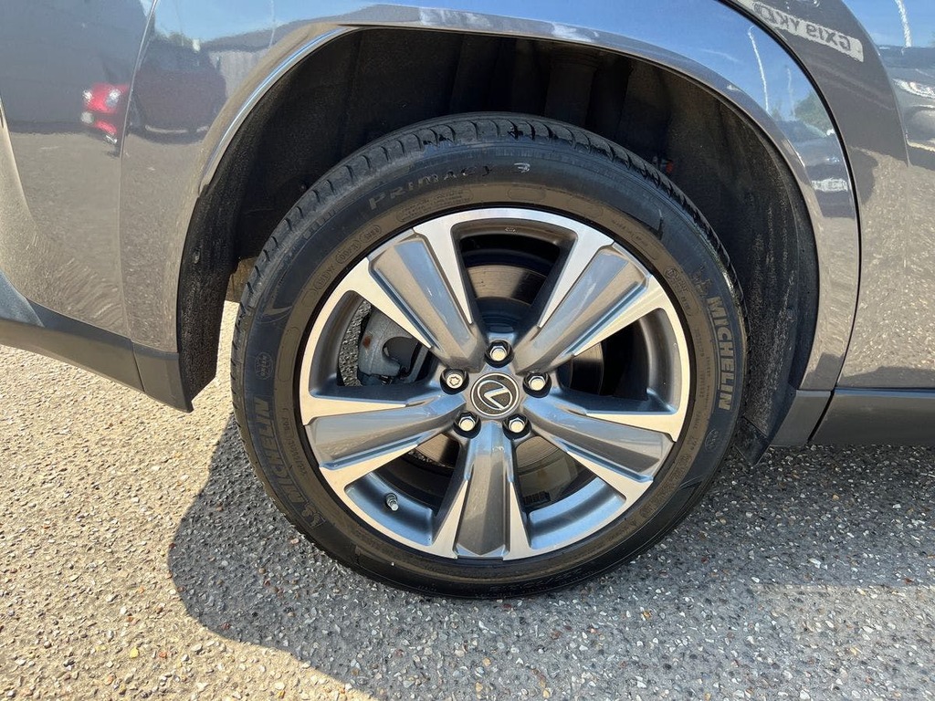 Lexus UX 250H 2.0 F-sport Design Cvt Hatchback White #25