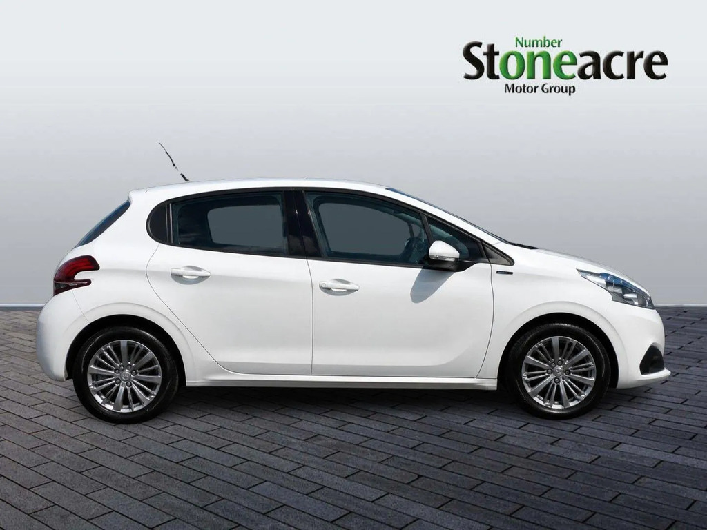 Peugeot 208 1.2 Puretech Signature Hatchback PL68LCO  #2
