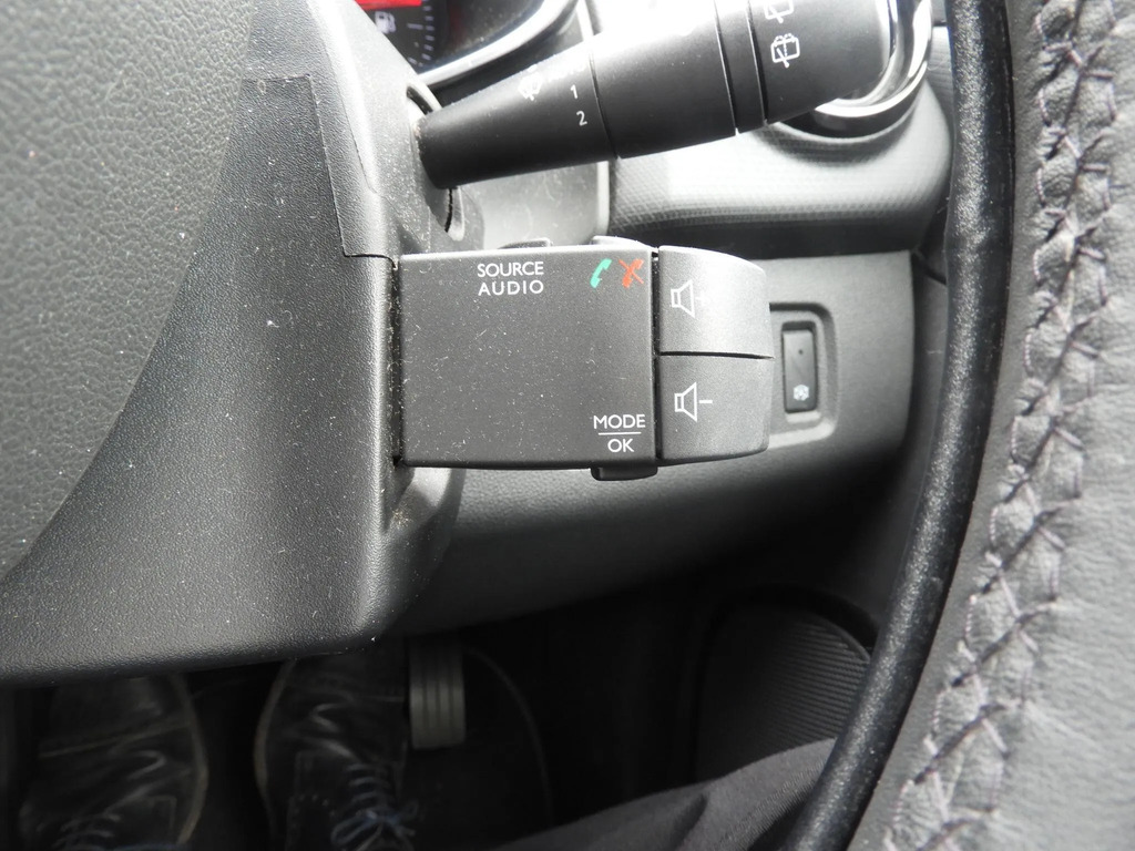 Renault Clio 1.5 Dci Signature Nav Euro 6 Ss Black #16