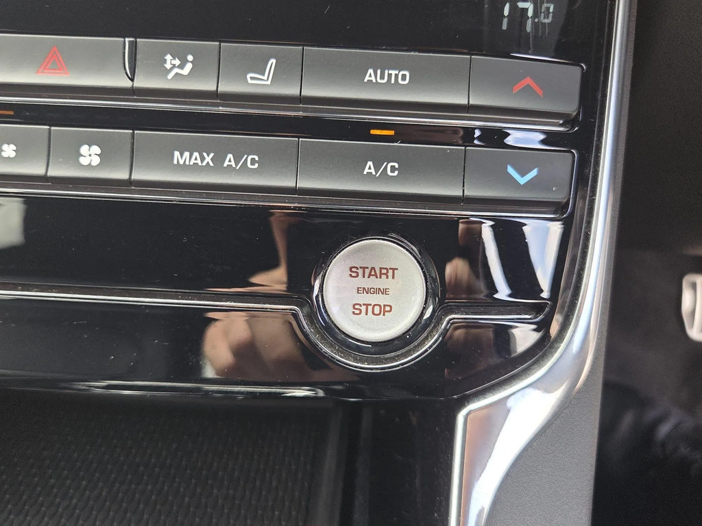 Jaguar XE 2.0D R-sport Euro 6 Ss White #35
