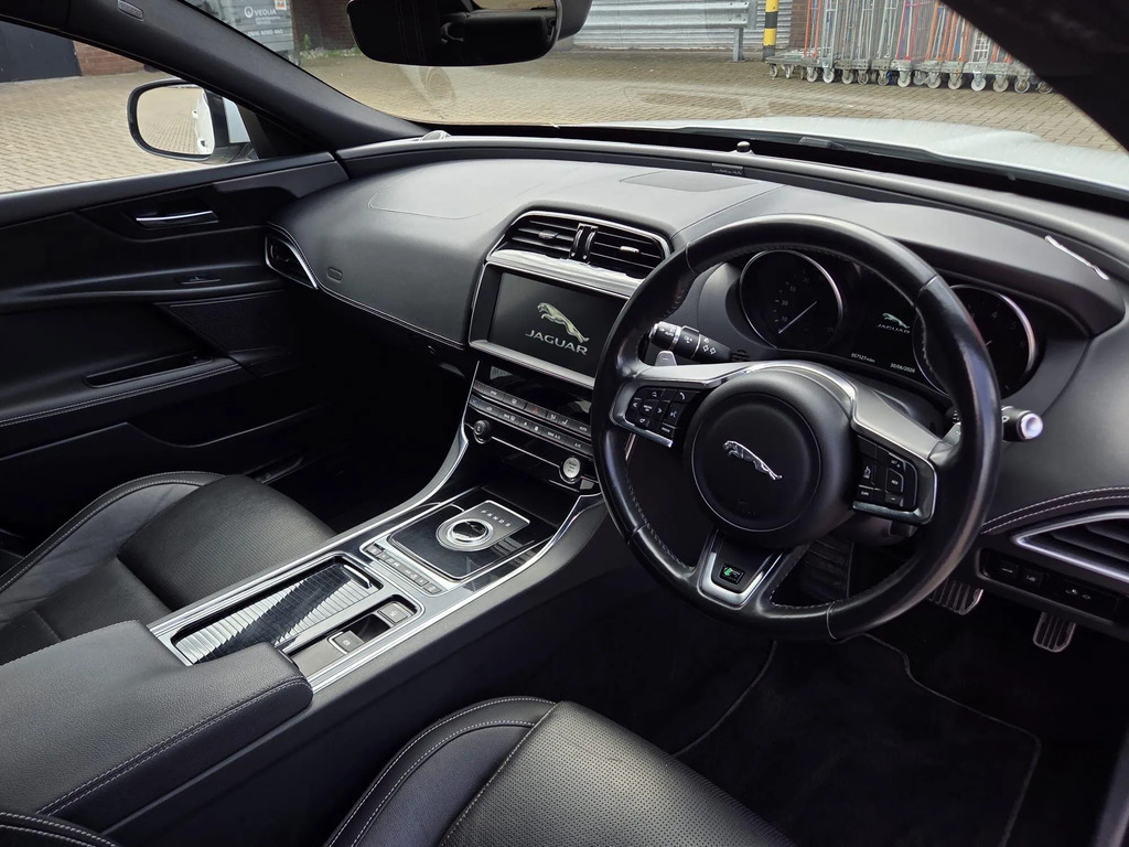 Jaguar XE 2.0D R-sport Euro 6 Ss White #18
