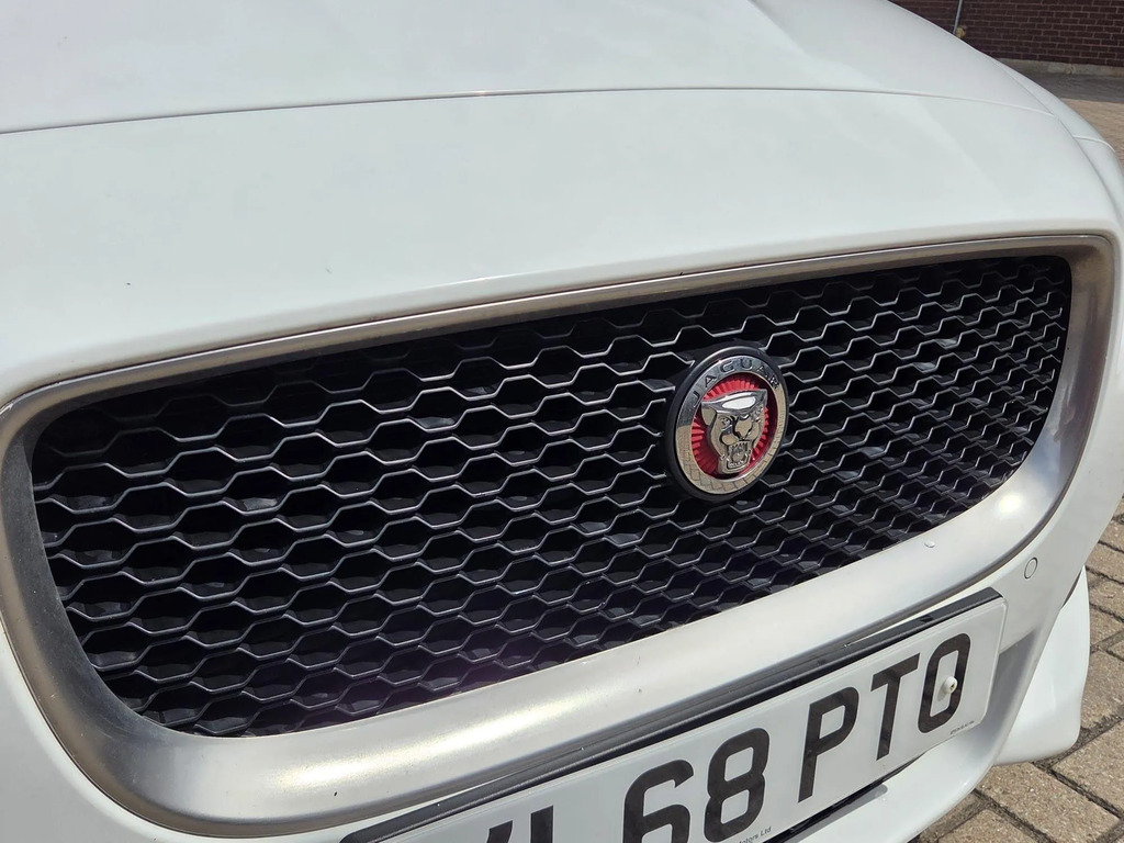 Jaguar XE 2.0D R-sport Euro 6 Ss White #10