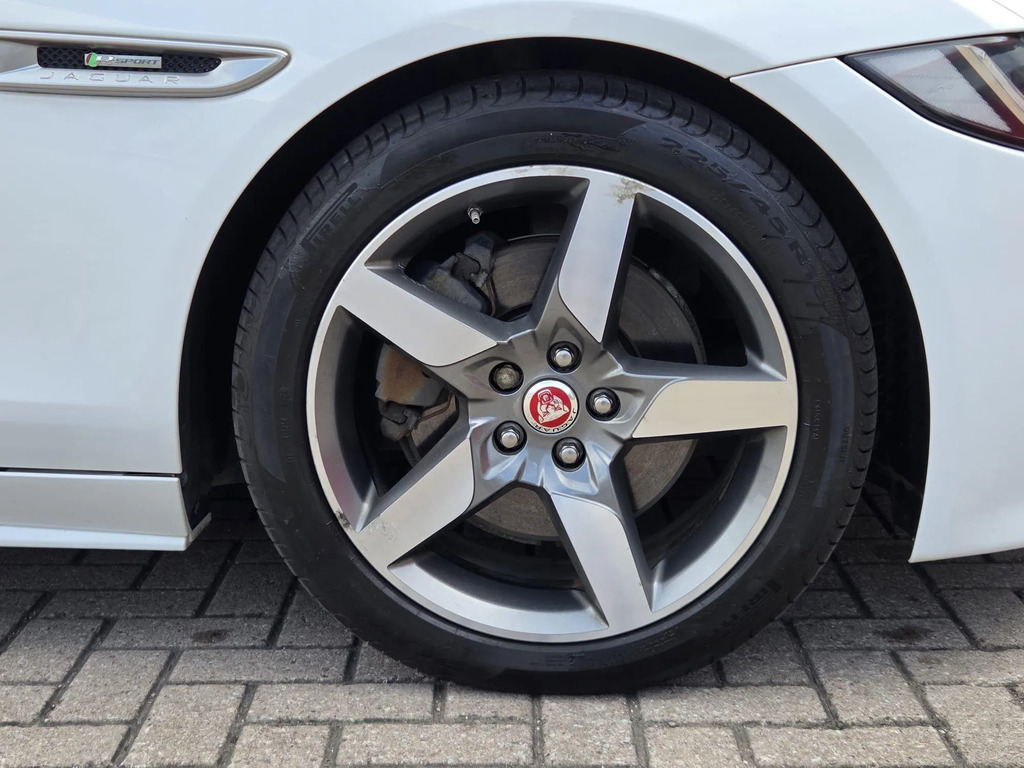 Jaguar XE 2.0D R-sport Euro 6 Ss White #11