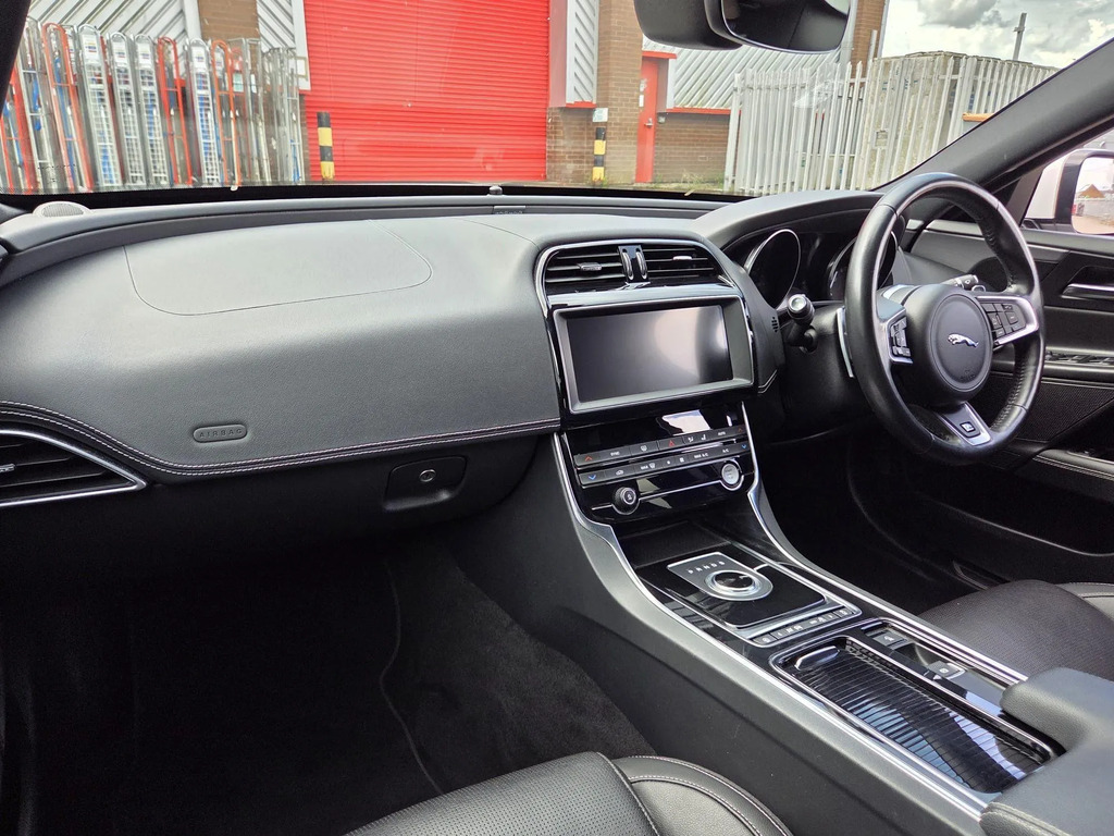 Jaguar XE 2.0D R-sport Euro 6 Ss White #16