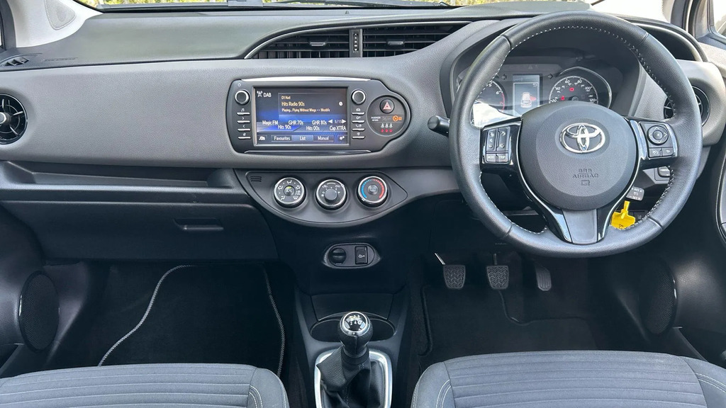 Toyota Yaris Icon Vvt-i Black #9
