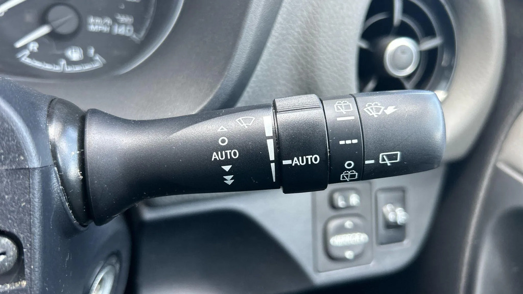 Toyota Yaris Icon Vvt-i Black #35