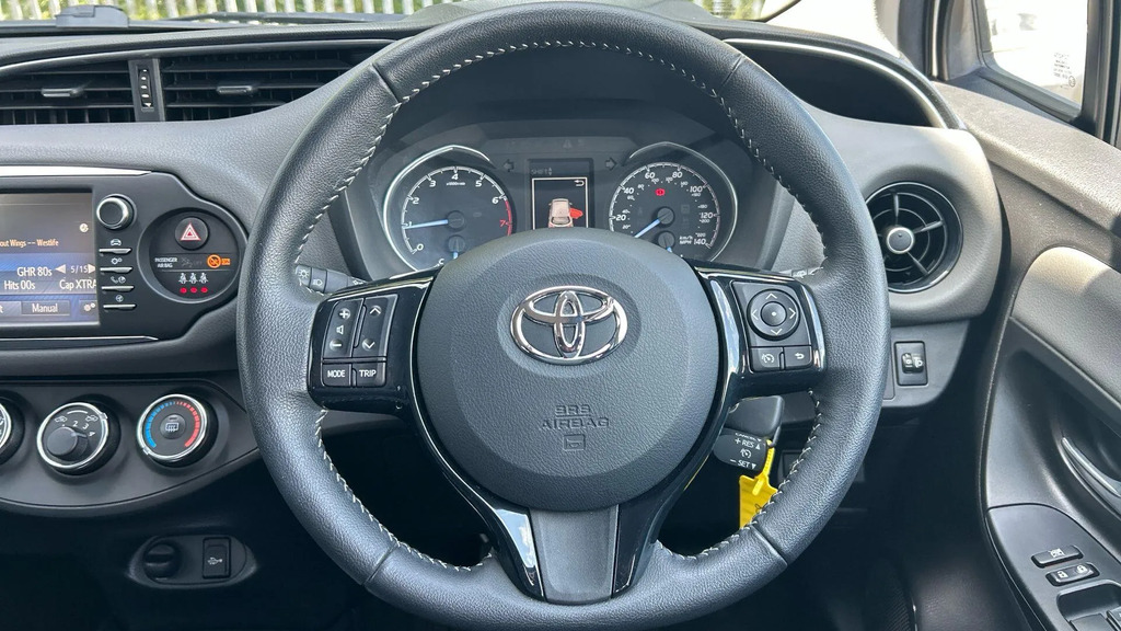 Toyota Yaris Icon Vvt-i Black #12