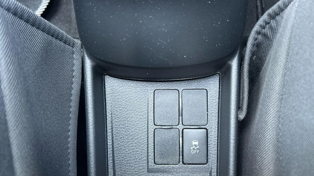 Toyota Yaris Icon Vvt-i Black #30