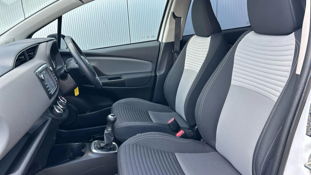 Toyota Yaris Icon Vvt-i Black #14