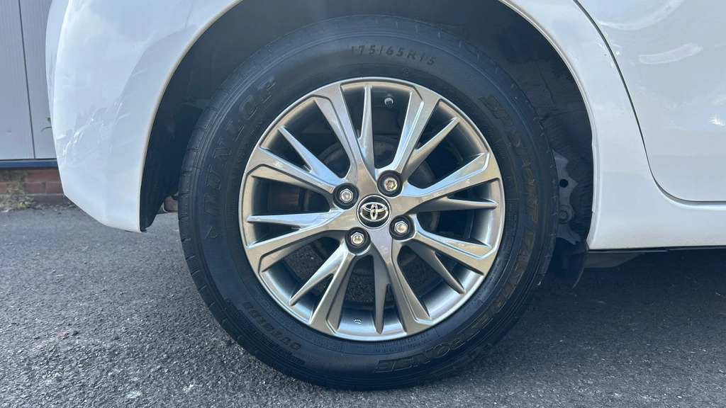 Toyota Yaris Icon Vvt-i Black #19
