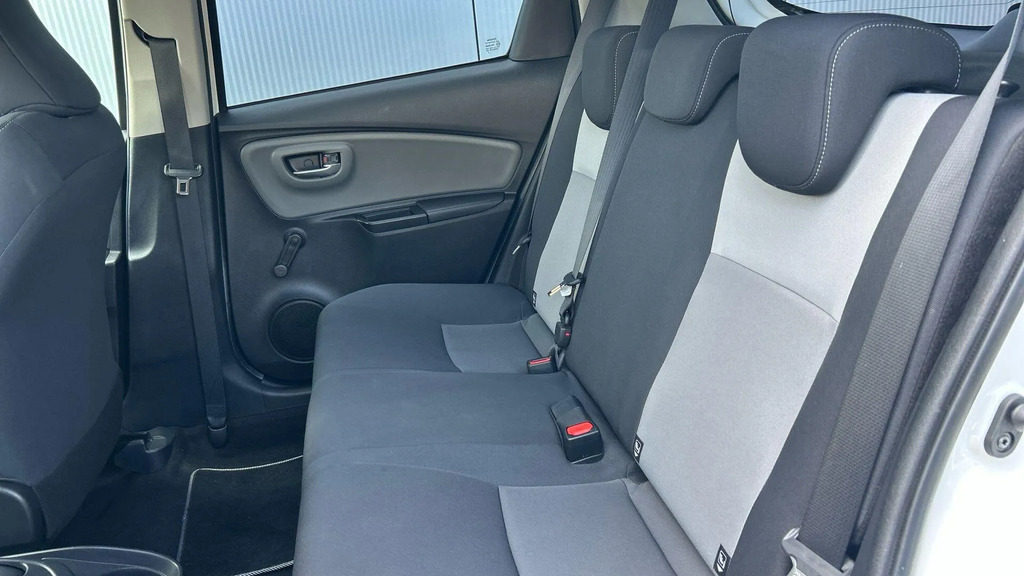 Toyota Yaris Icon Vvt-i Black #17