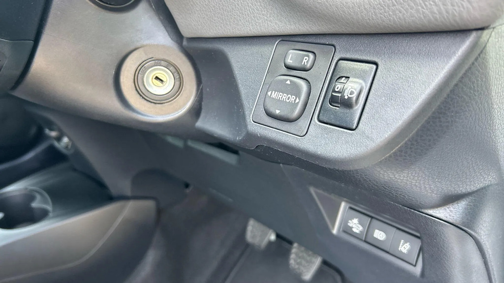 Toyota Yaris Icon Vvt-i Black #32