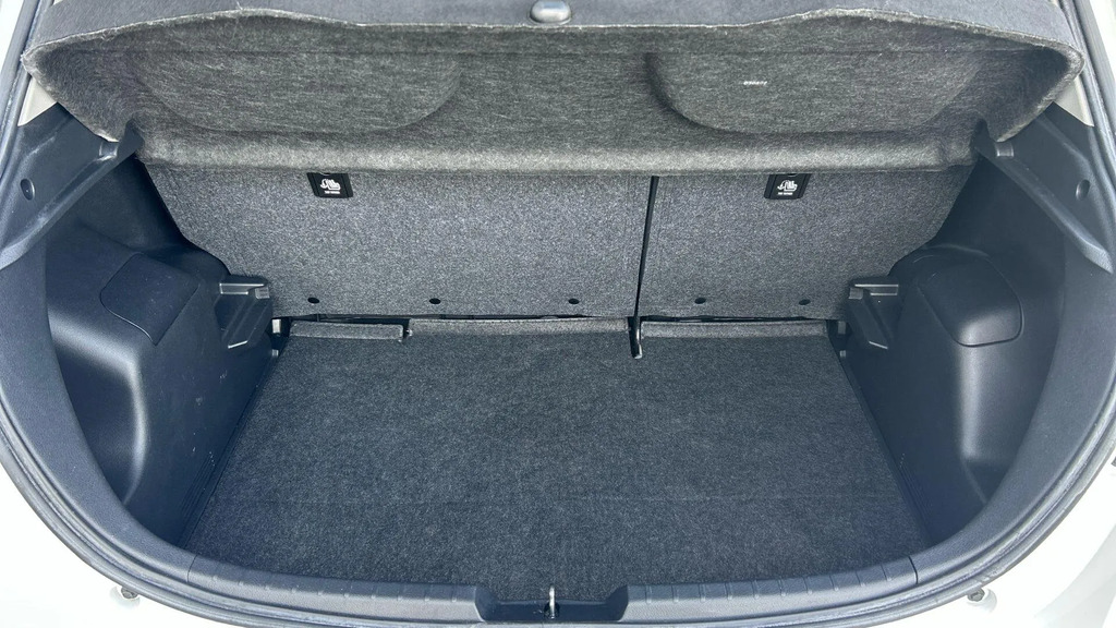 Toyota Yaris Icon Vvt-i Black #18