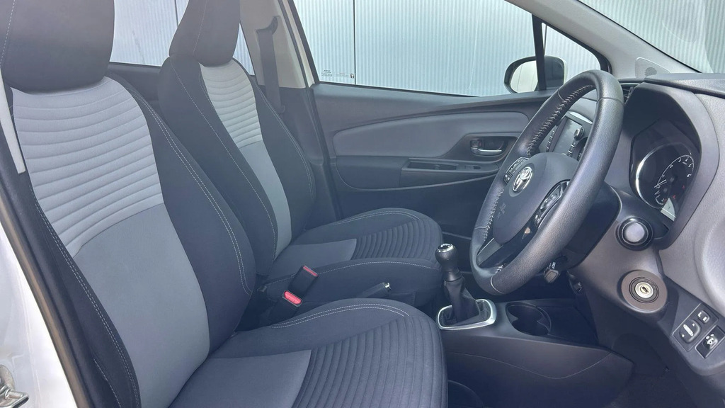 Toyota Yaris Icon Vvt-i Black #15