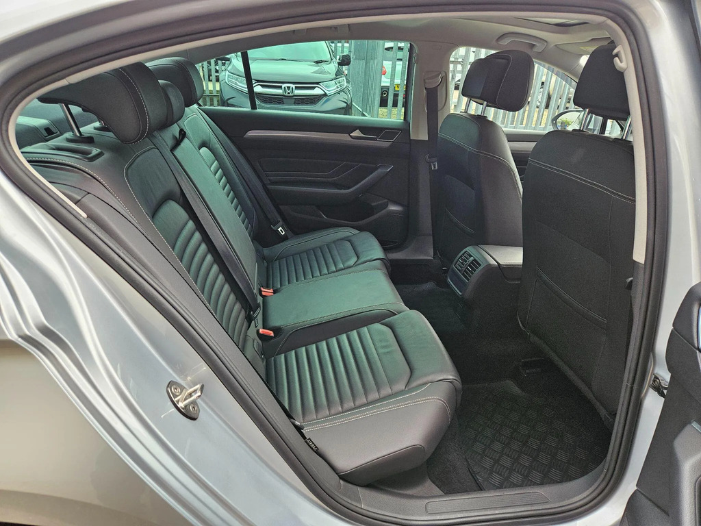 Volkswagen Passat Estate 1.4 Tsi Phev Gte Dsg Silver #17