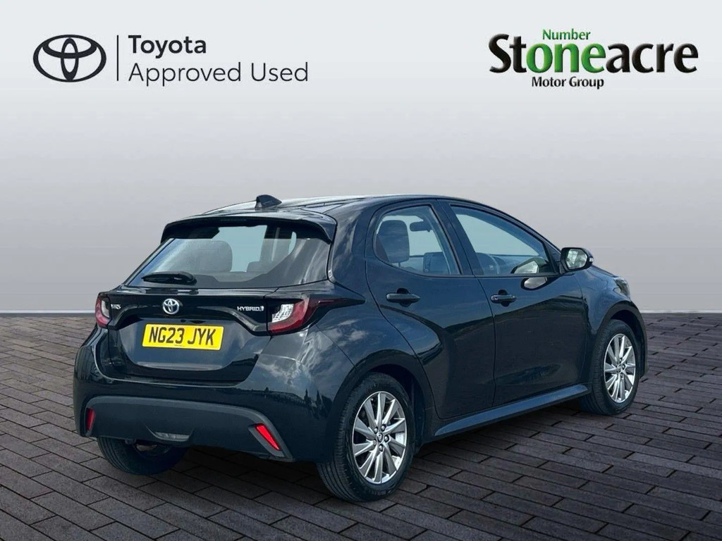 Toyota Yaris 1.5 Hybrid Icon Cvt  #3