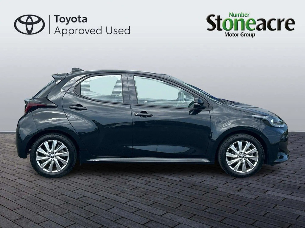 Toyota Yaris 1.5 Hybrid Icon Cvt  #2