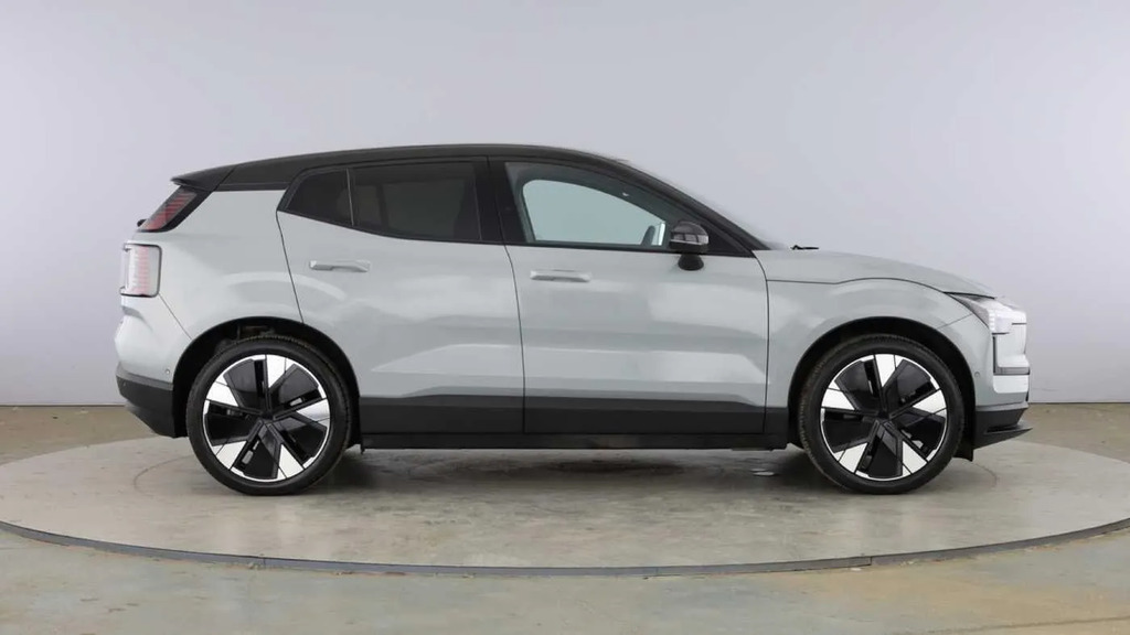 Volvo EX30 Single Motor Extended Range 69Kwh Ultra #2