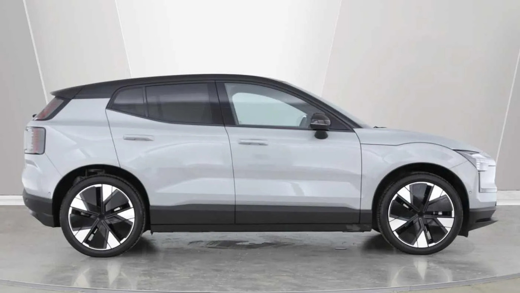 Volvo EX30 Single Motor Extended Range 69Kwh Ultra #2