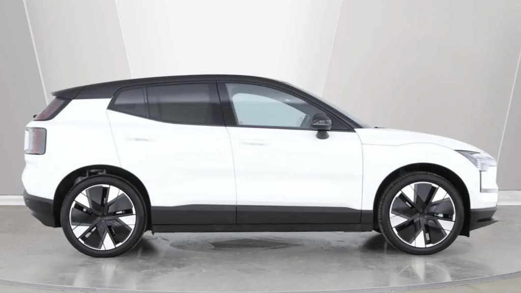 Volvo EX30 Single Motor Extended Range 69Kwh Ultra #2