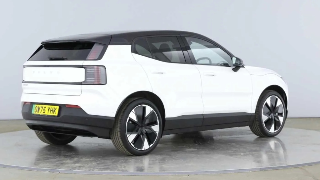 Volvo EX30 Single Motor Extended Range 69Kwh Ultra #3