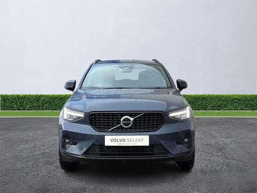 Volvo XC40 2.0 B3p Plus Dark  #2