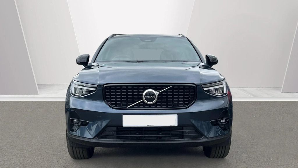 Volvo XC40 2.0 B3p Plus Dark  #2