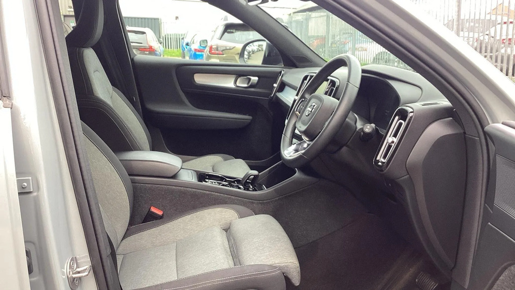 Volvo XC40 2.0 B3p Plus Dark #4