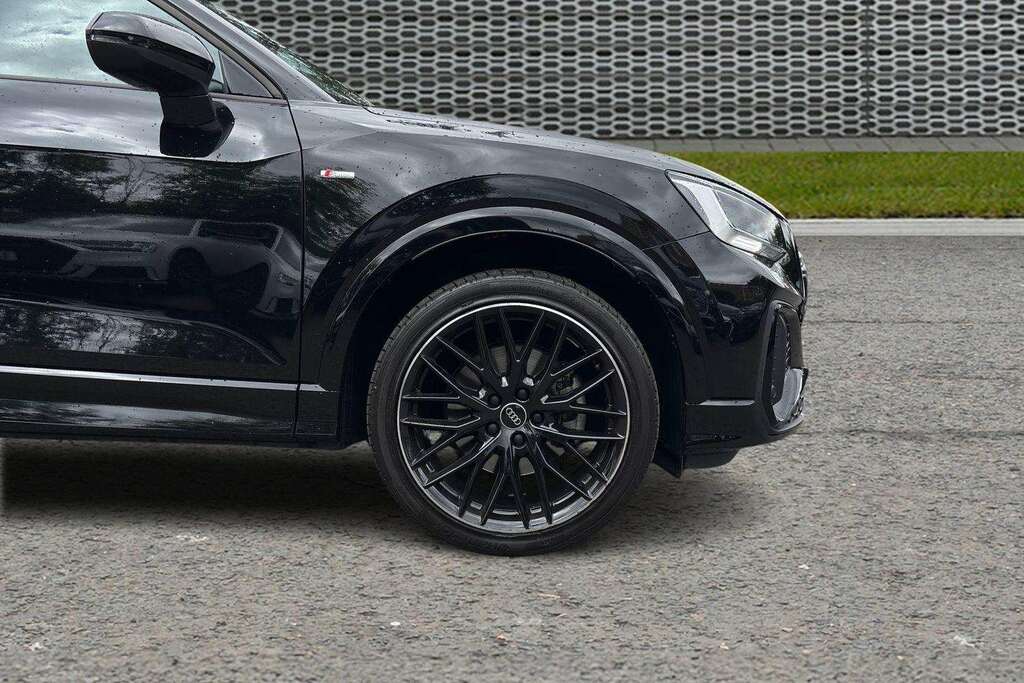 Audi Q2 30 Tfsi Black Edition 2023 VO73OLU Black #4