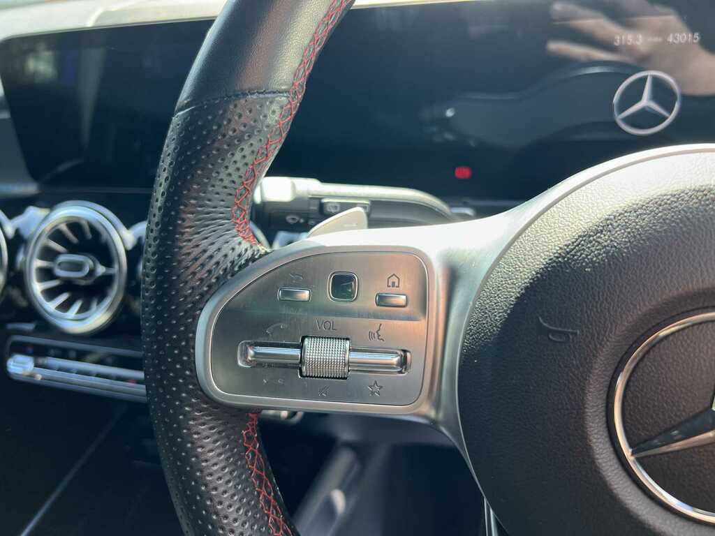 Mercedes-Benz GLB Class Glb 1.3 Glb 200 Amg Line 161 Bhp 1 Owner From N Black #15