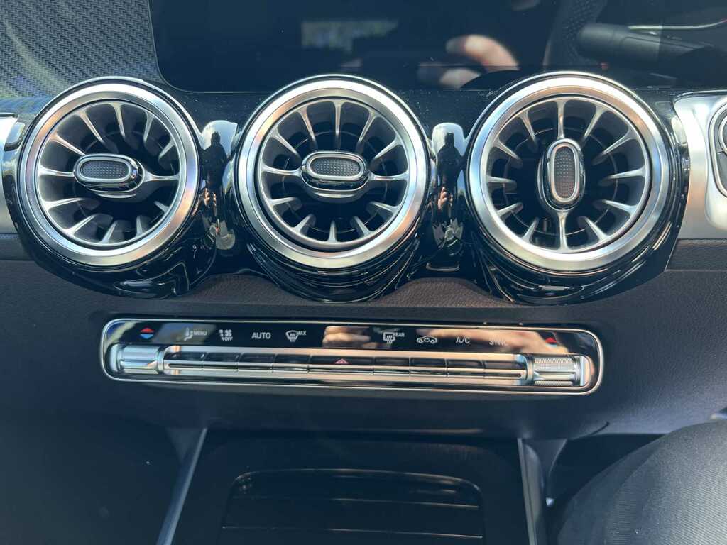 Mercedes-Benz GLB Class Glb 1.3 Glb 200 Amg Line 161 Bhp 1 Owner From N Black #28