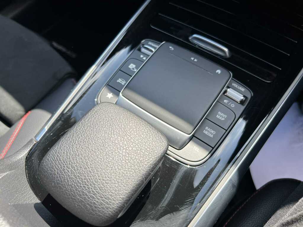 Mercedes-Benz GLB Class Glb 1.3 Glb 200 Amg Line 161 Bhp 1 Owner From N Black #27