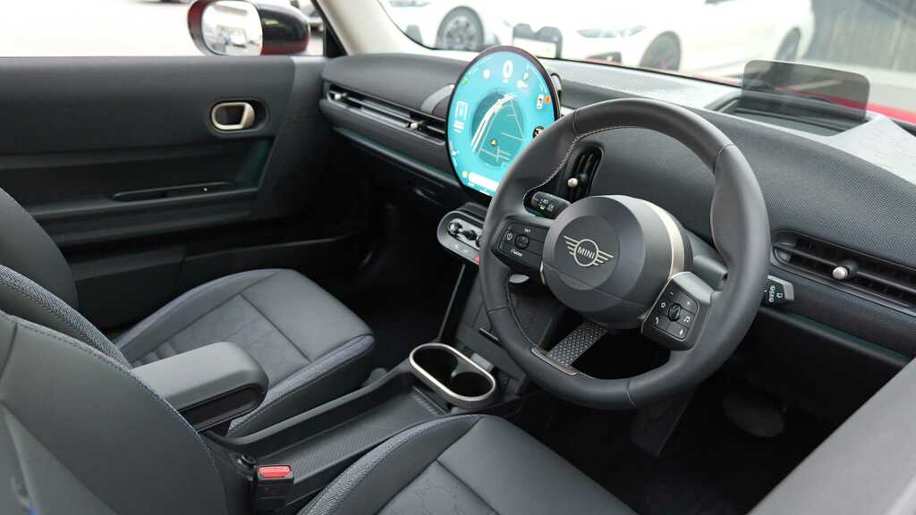 Mini Hatch 1.5 C Classic Level 1 2025 Red #6