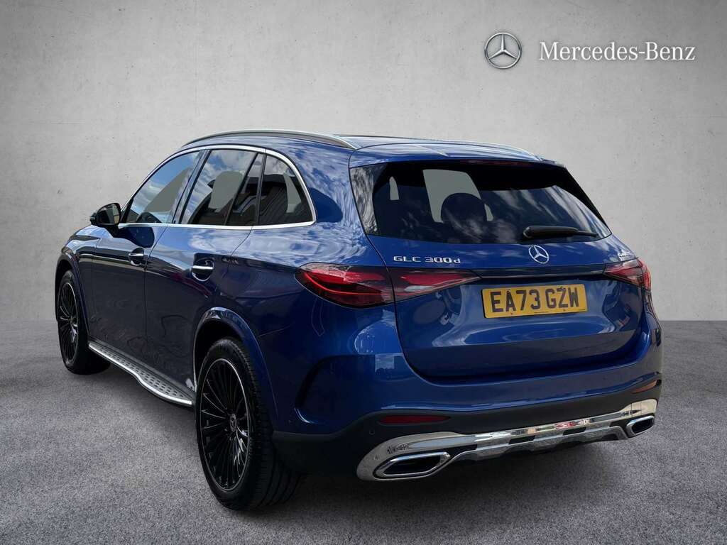 Mercedes-Benz GLC Class 300D 4Matic Amg Line Premium 9G-tronic 2023 Blue #2