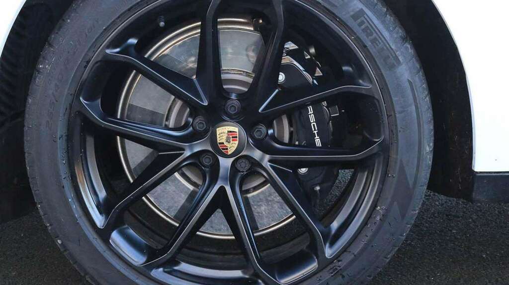 Porsche Macan Gts S-a 2026 White #4