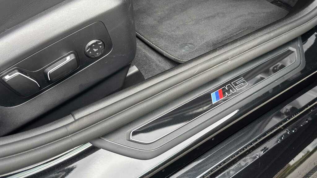 BMW M5 2024 4.4 22.1Kwh Saloon Plug-in Hybrid Red #9