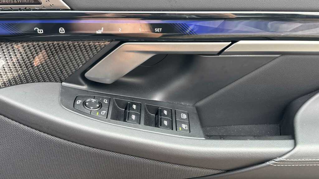 BMW M5 2024 4.4 22.1Kwh Saloon Plug-in Hybrid Red #8