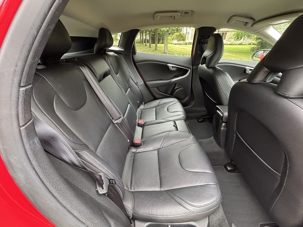 Volvo V40 1.5 T2 R-design 120 Bhp Euro 6 Silver #26