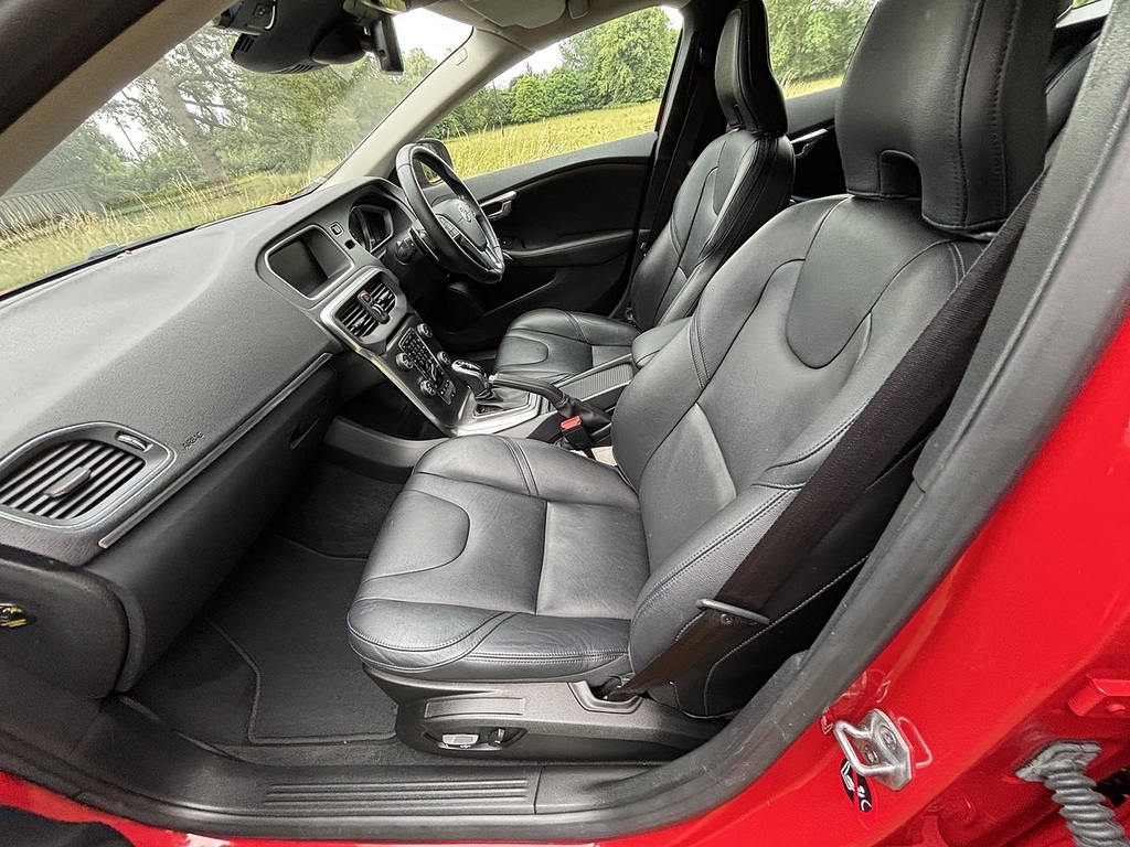 Volvo V40 1.5 T2 R-design 120 Bhp Euro 6 Silver #22