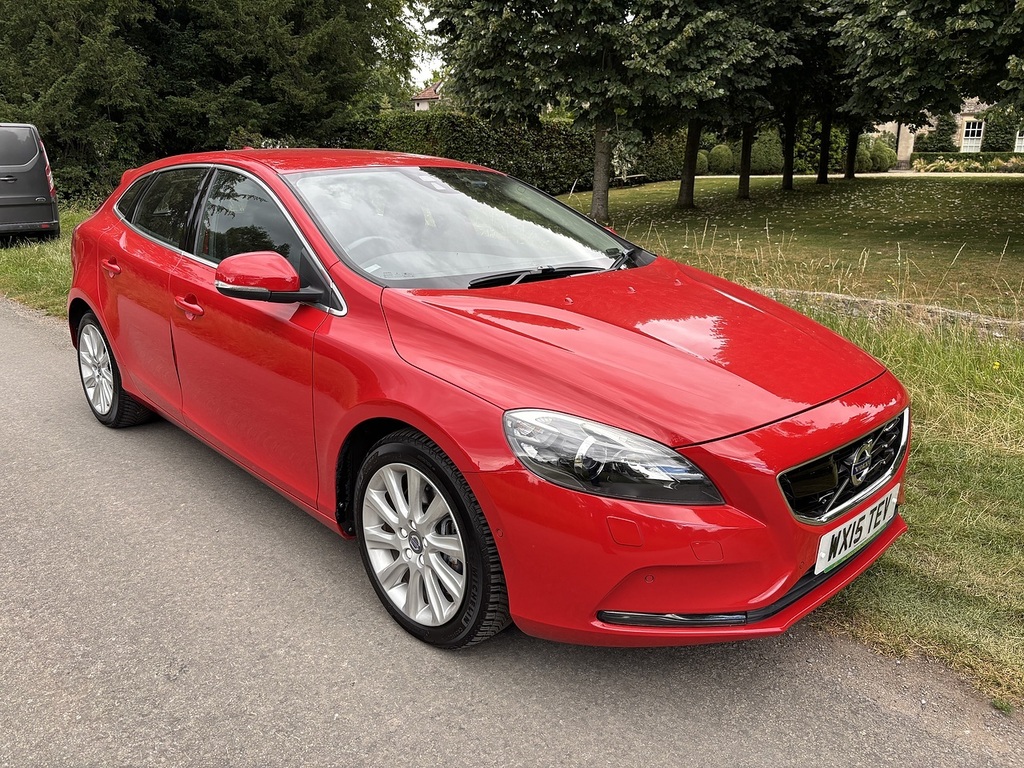 Volvo V40 T3 Se U556546 Red #2