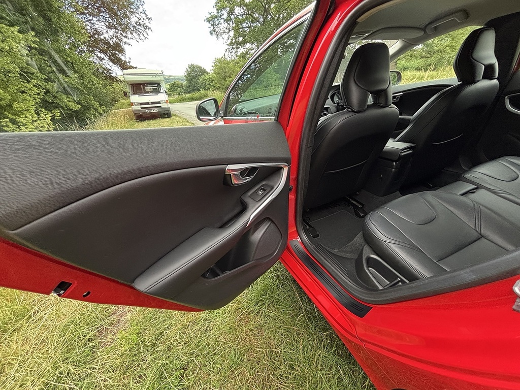 Volvo V40 1.5 T2 R-design 120 Bhp Euro 6 Silver #23