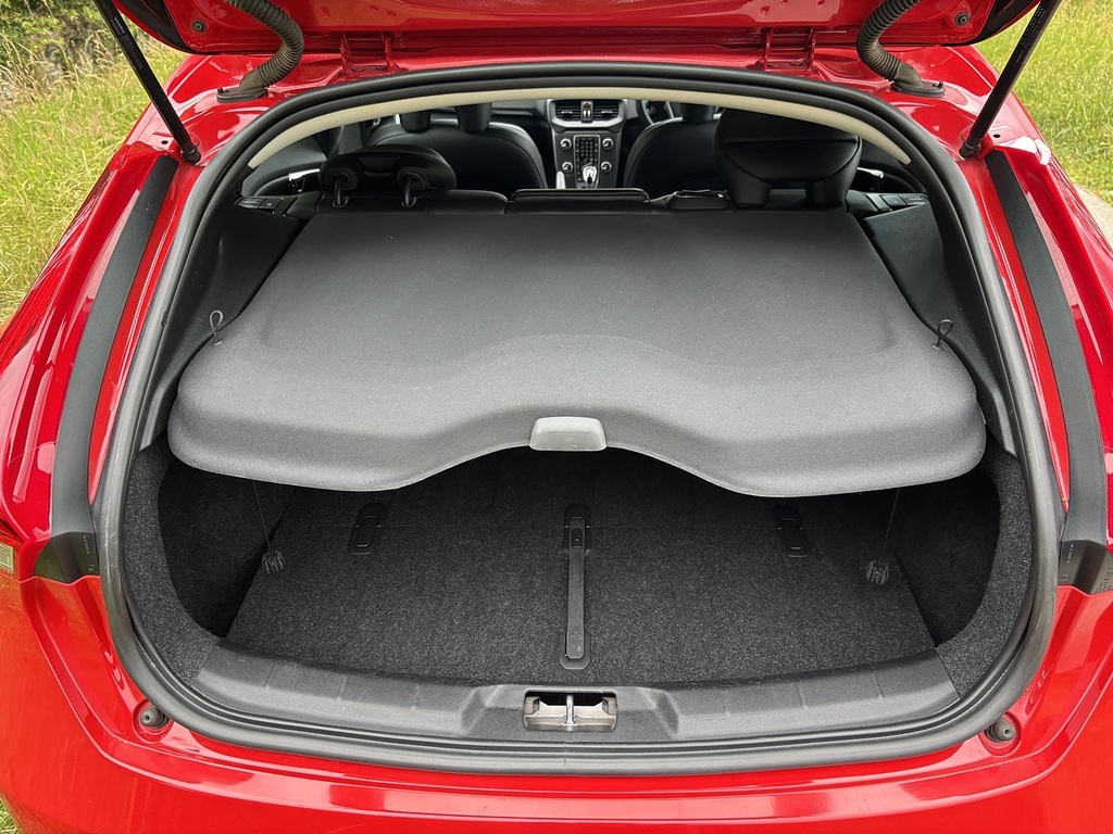 Volvo V40 1.5 T2 R-design 120 Bhp Euro 6 Silver #18