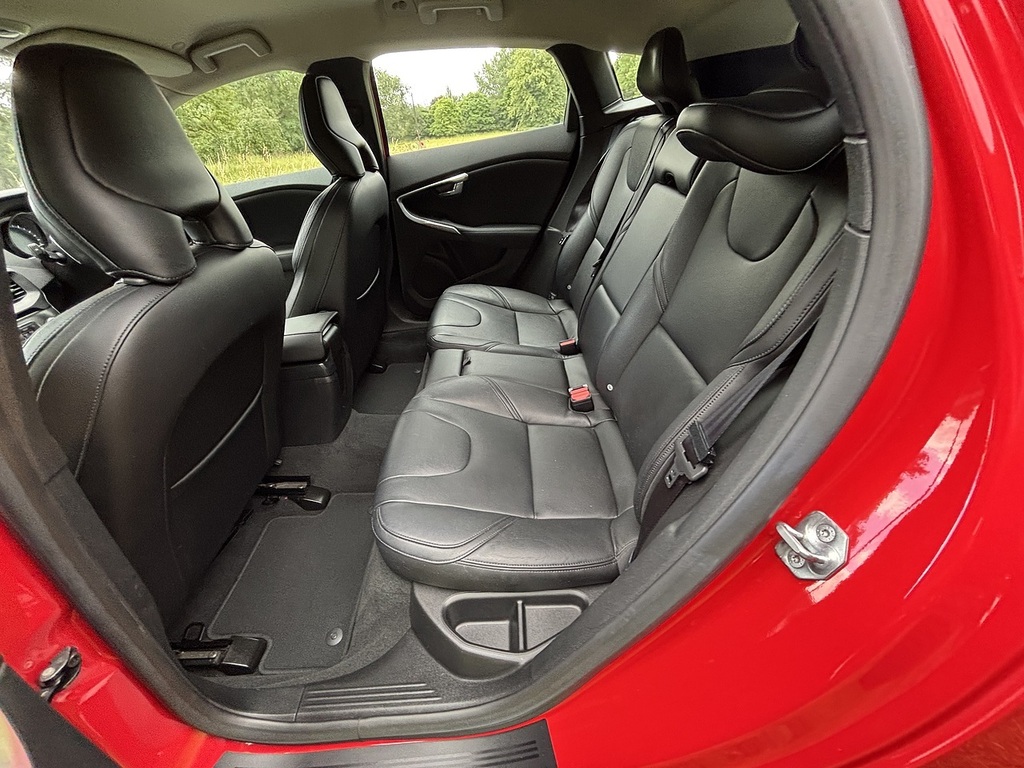 Volvo V40 1.5 T2 R-design 120 Bhp Euro 6 Silver #24